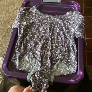purple floral short sleeve spring top, Worn once. (brand L.U.Q/size small)